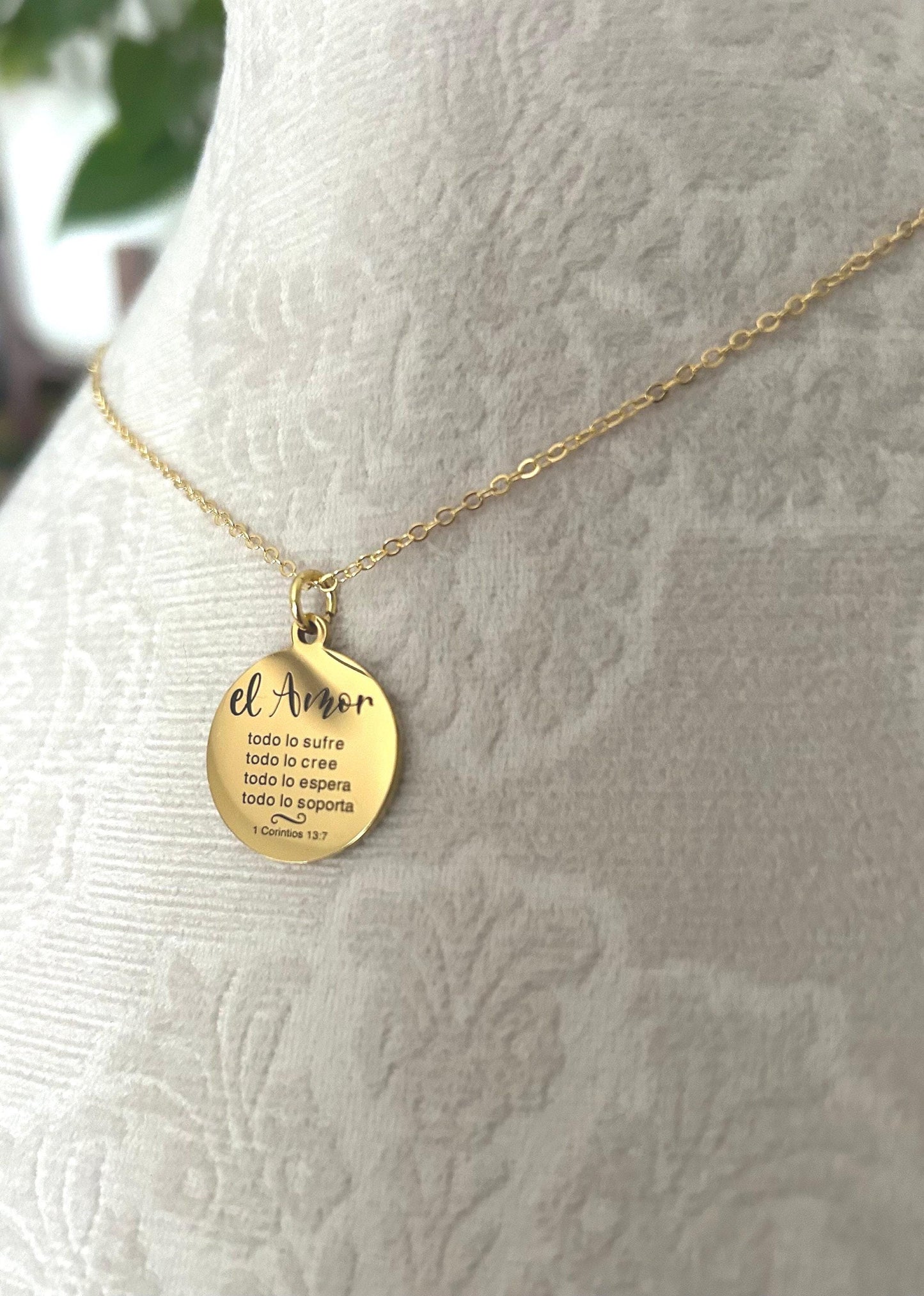 1 Corinthians 13:7 Gold Necklace - Spanish Christian Gift