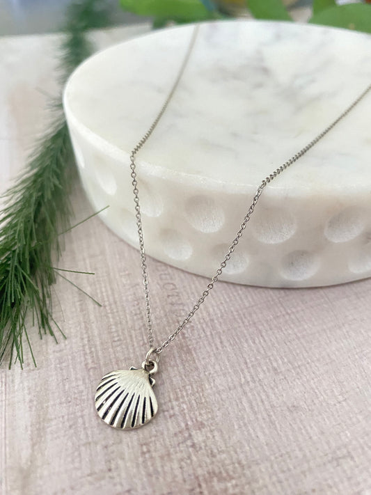 Stainless Steel Seashell Necklace Ocean Pendant Beach Gifts Sea Charms Scallop Shell Summer Jewelry