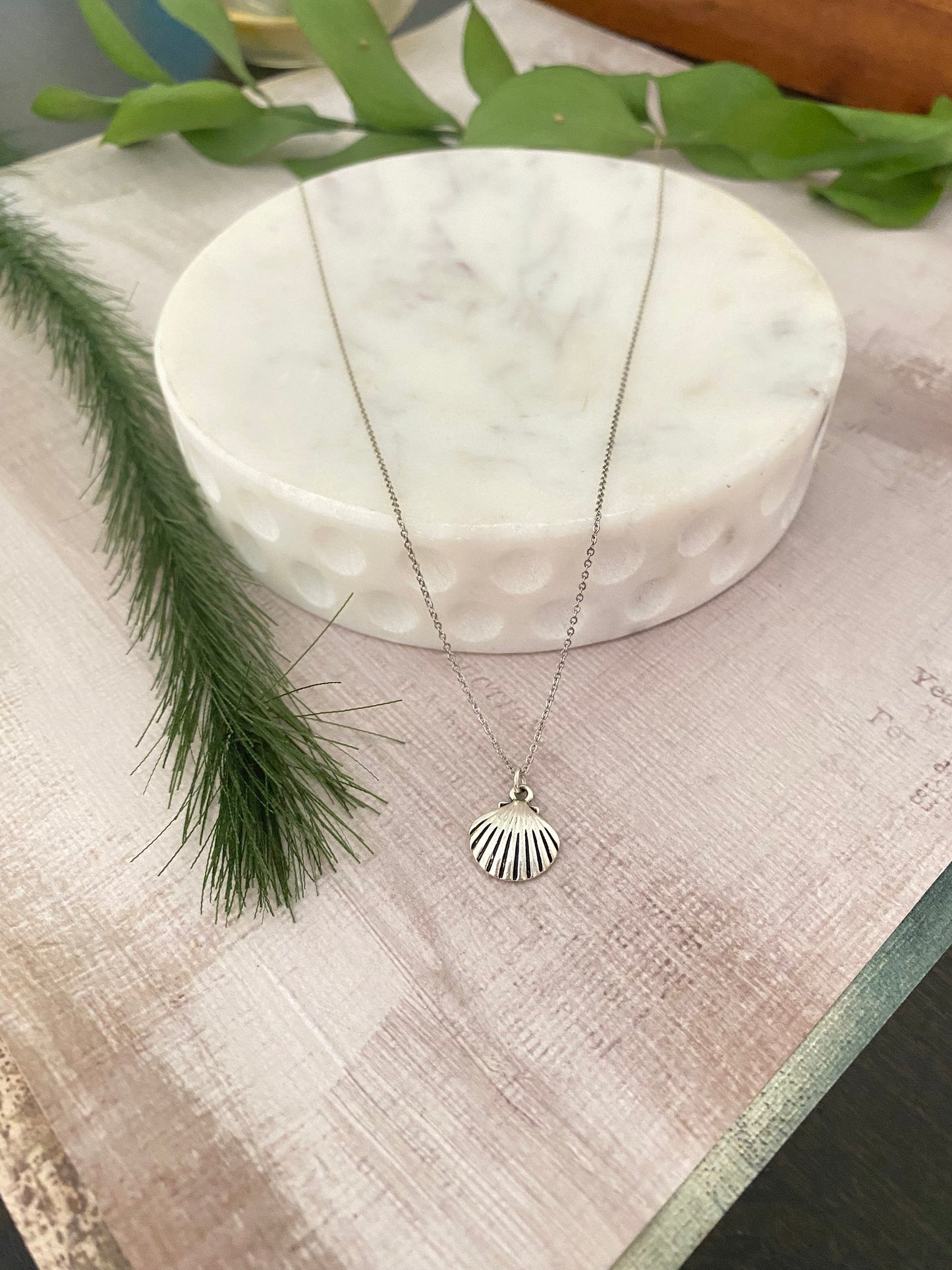 Stainless Steel Seashell Necklace Ocean Pendant Beach Gifts Sea Charms Scallop Shell Summer Jewelry