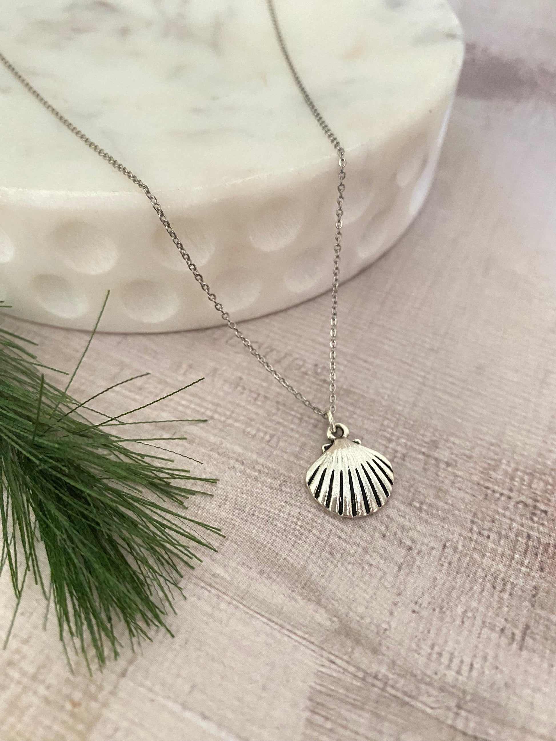 Stainless Steel Seashell Necklace Ocean Pendant Beach Gifts Sea Charms Scallop Shell Summer Jewelry