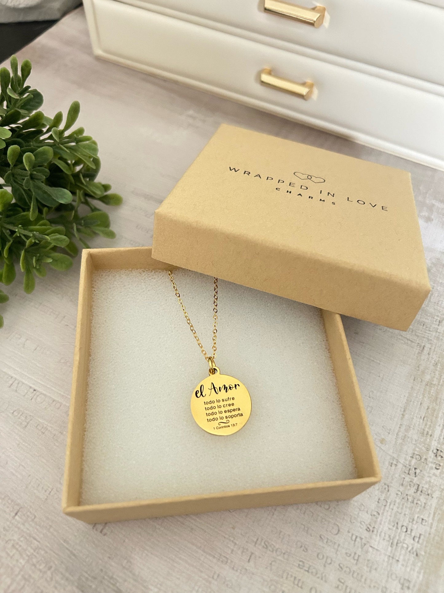 1 Corinthians 13:7 Gold Necklace - Spanish Christian Gift