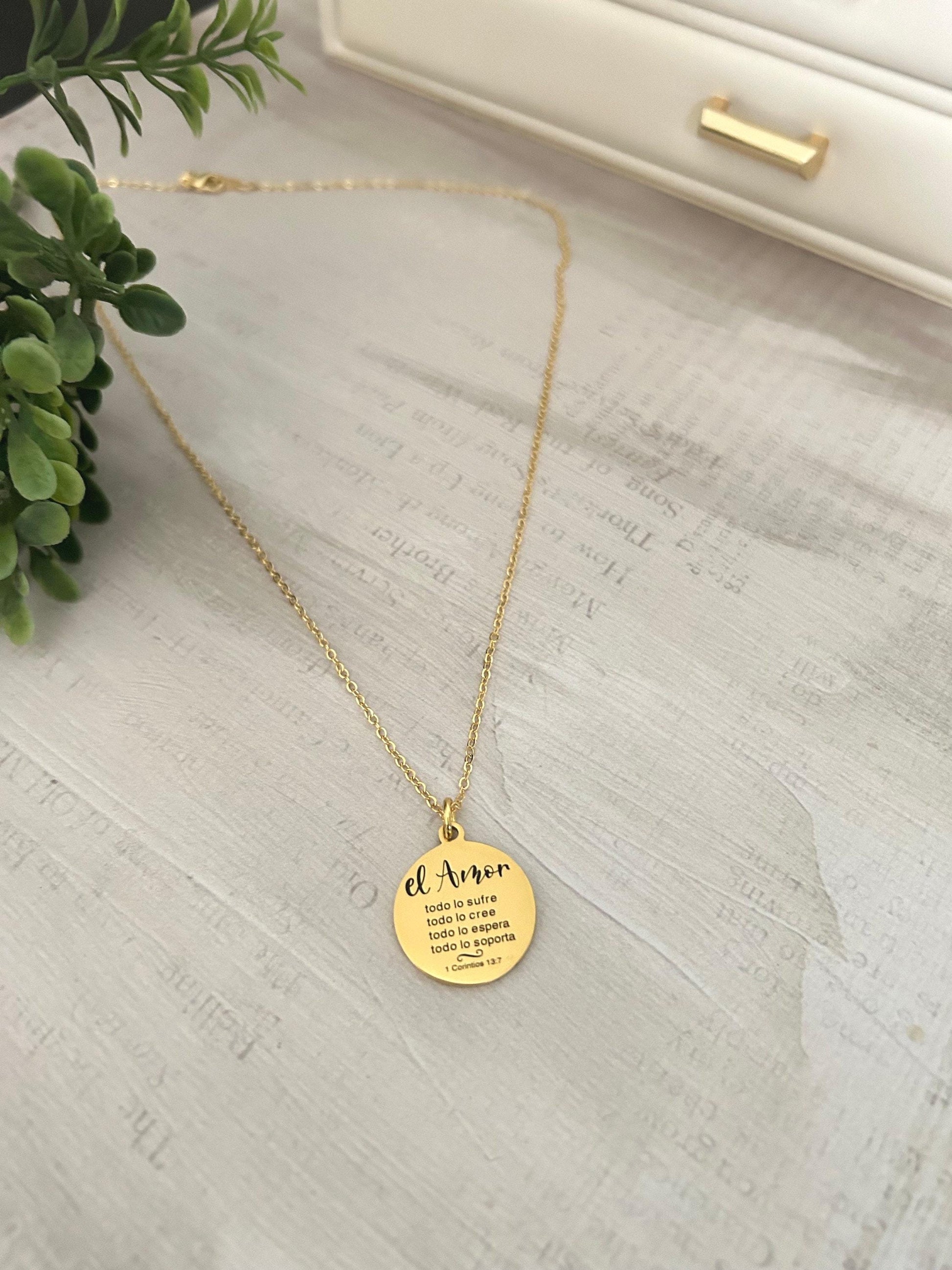 1 Corinthians 13:7 Gold Necklace - Spanish Christian Gift