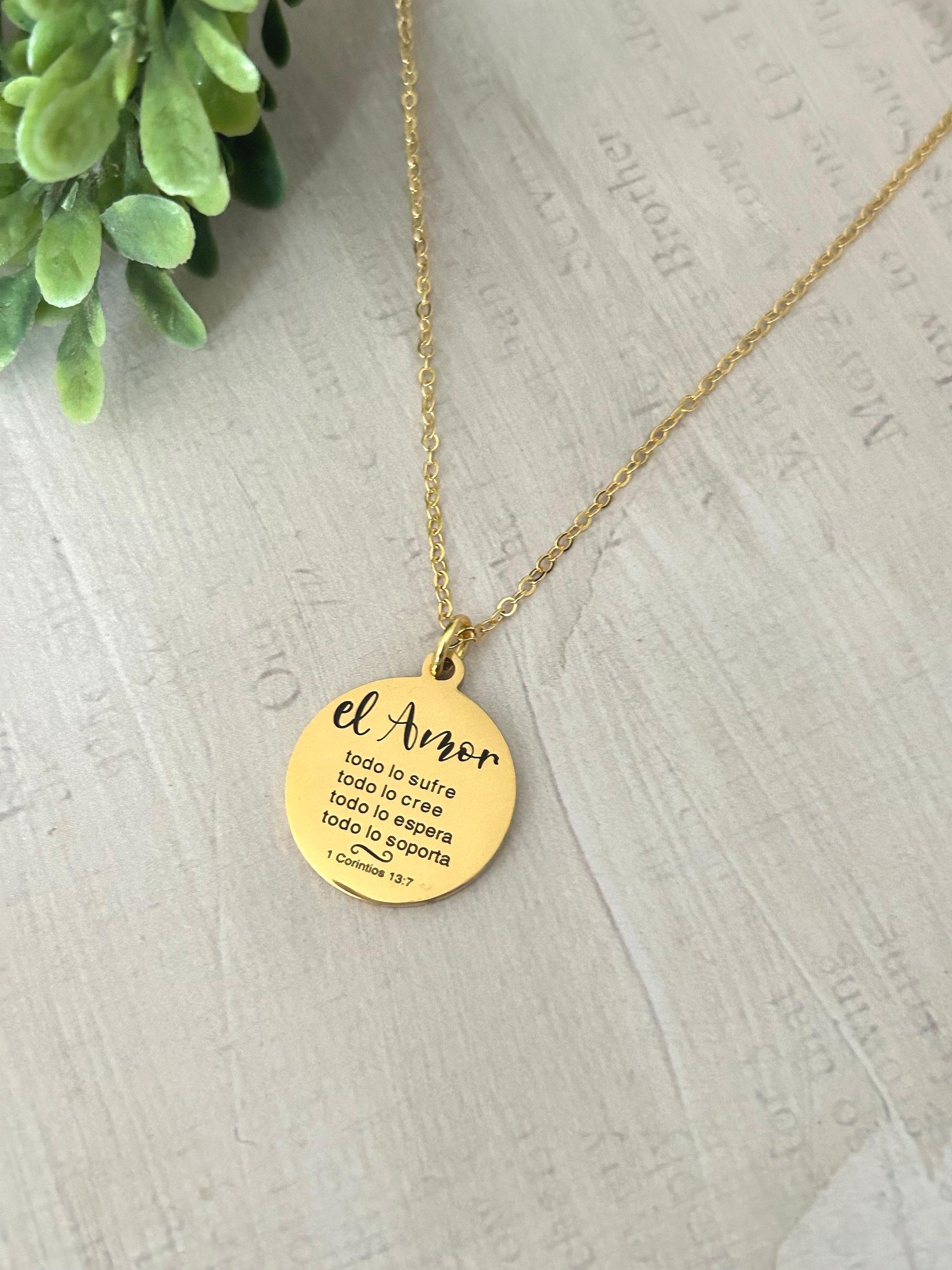 El Amor todo lo sufre todo lo cree todo lo espera todo lo soporta, 1 Corinthians 13:7, Christian Gifts, Gifts For Mom, Christian Necklace