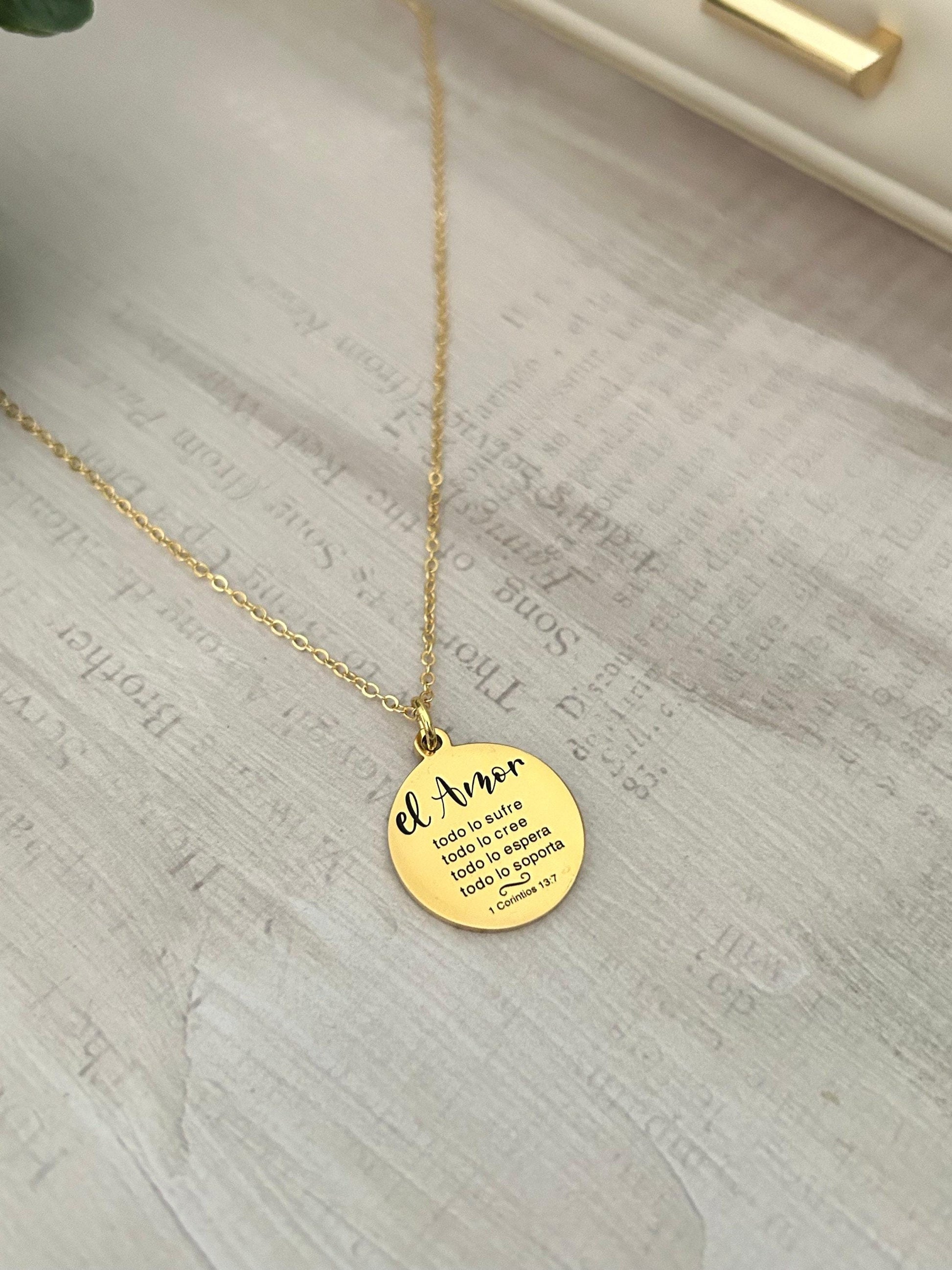 1 Corinthians 13:7 Gold Necklace - Spanish Christian Gift