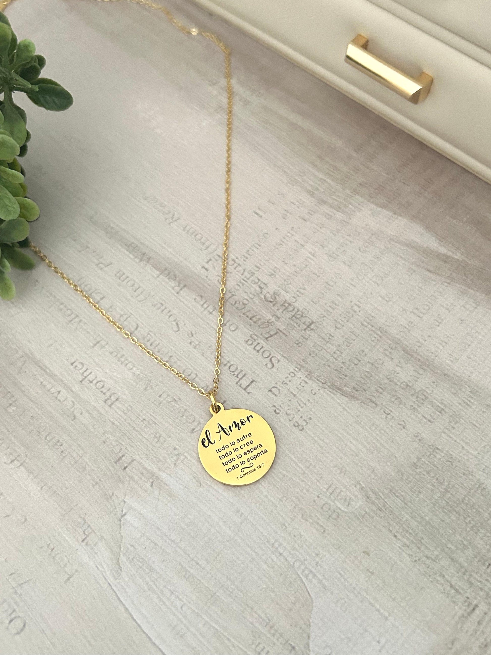 El Amor todo lo sufre todo lo cree todo lo espera todo lo soporta, 1 Corinthians 13:7, Christian Gifts, Gifts For Mom, Christian Necklace